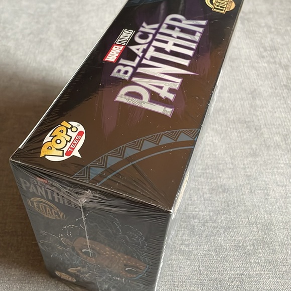 Funko POP! Marvel Collector's Box: Black Panther - Shuri - T-Shirt & Bobble-head - Picture 9 of 10